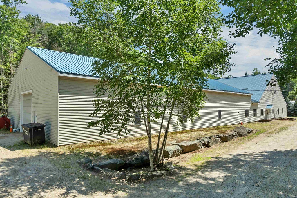 Photo of 147 Middle Road, Tuftonboro, NH 03816 (MLS # 5106005)