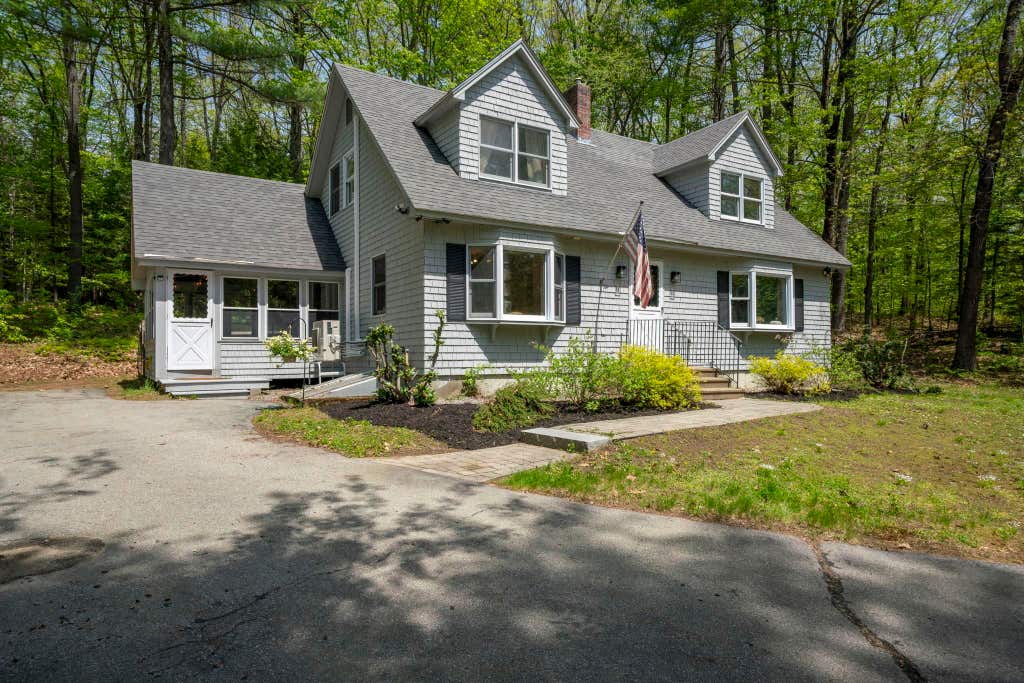 Photo of 48 Queen Street, Boscawen, NH 03303 (MLS # 5090033)