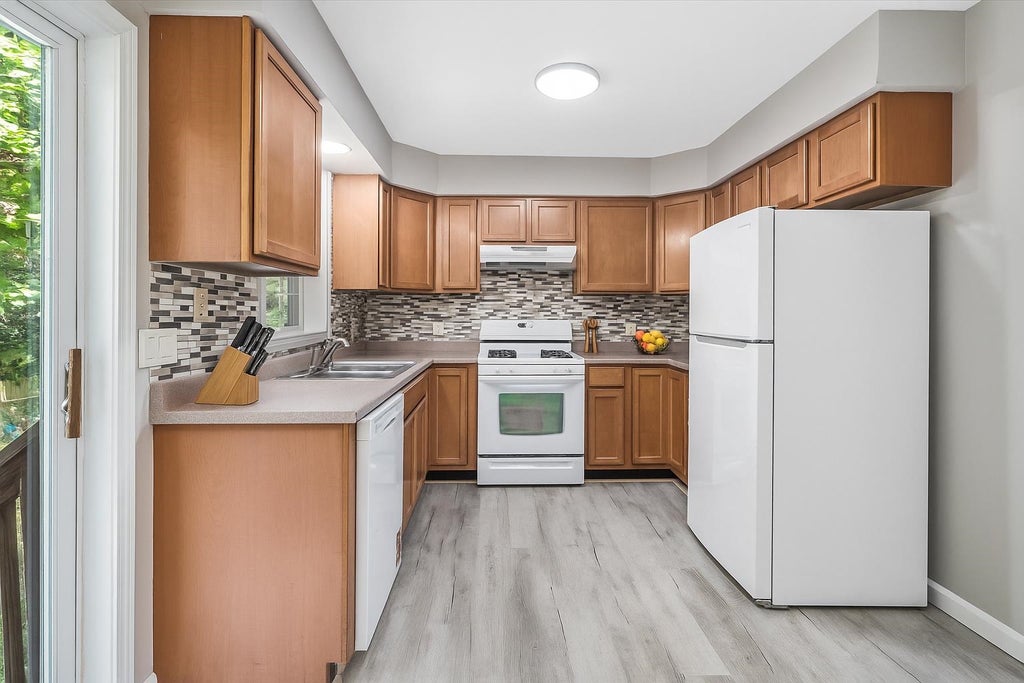 Photo of 49 Harvell Street #9, Manchester, NH 03102 (MLS # 5102518)