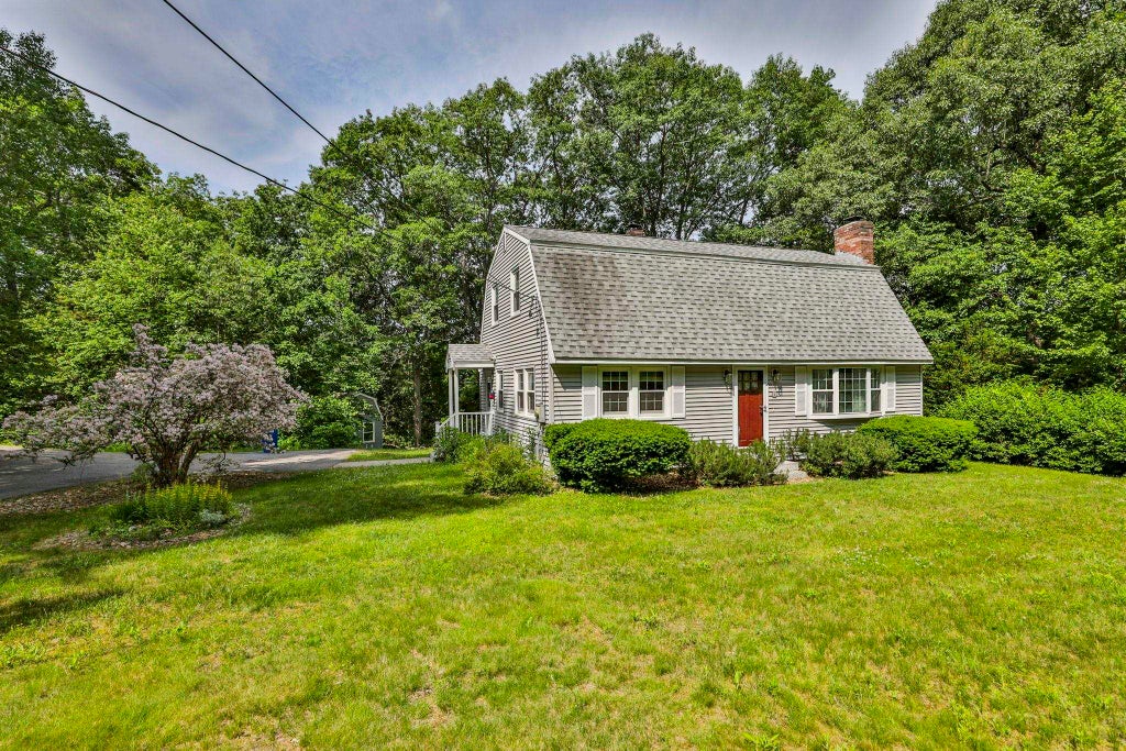 Photo of 2 Hillside Drive, Hudson, NH 03051 (MLS # 5094118)