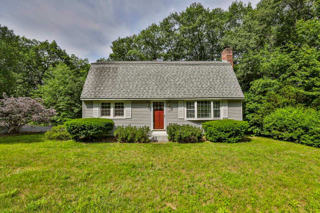 Photo of 2 Hillside Drive, Hudson, NH 03051 (MLS # 5094118)