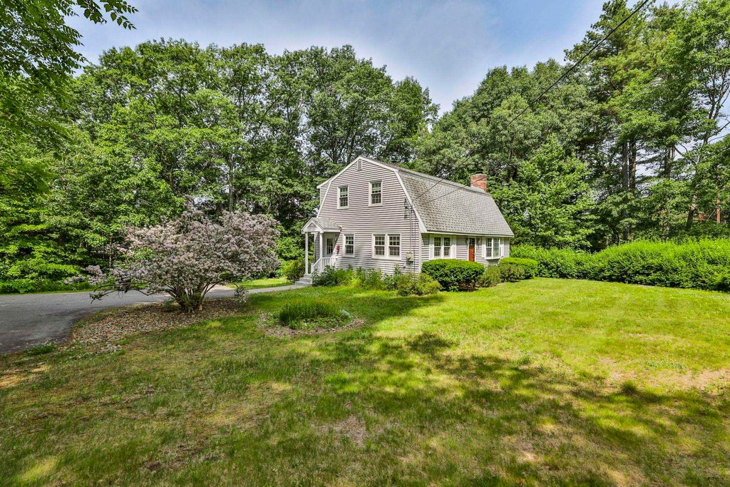 Photo of 2 Hillside Drive, Hudson, NH 03051 (MLS # 5094118)