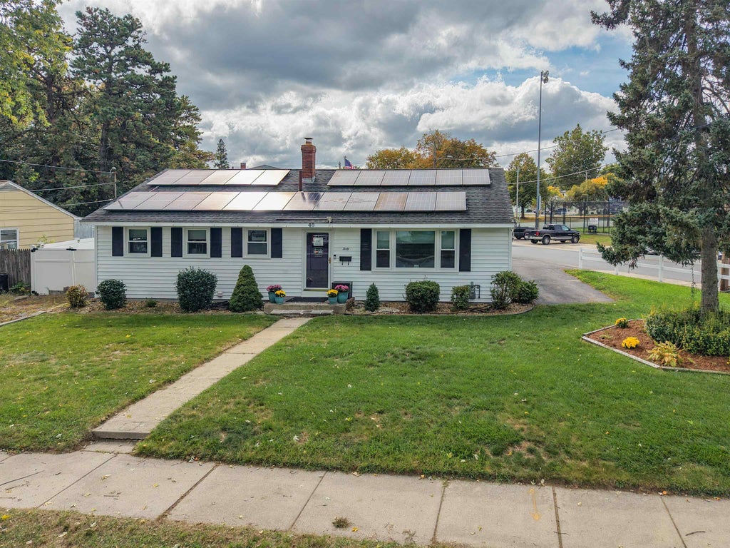 Photo of 40 Grand Avenue, Nashua, NH 03060 (MLS # 5114391)