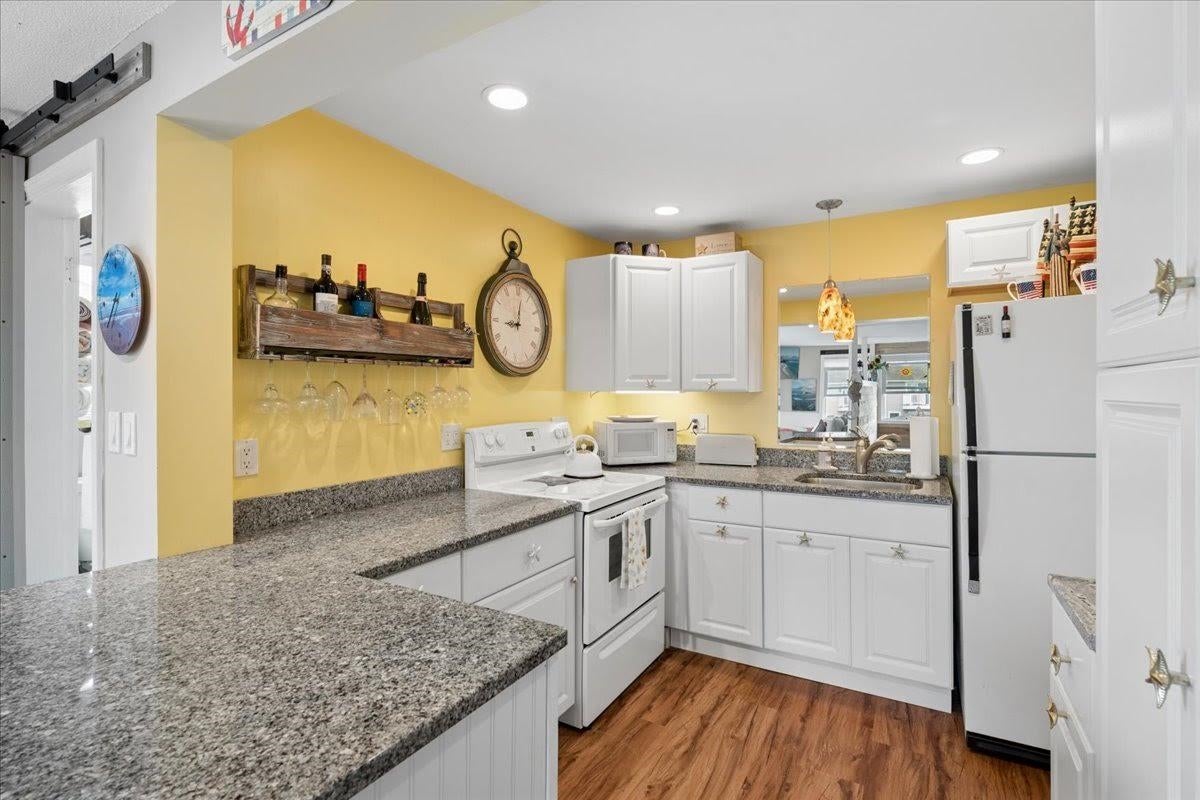 615 Ocean Boulevard 24