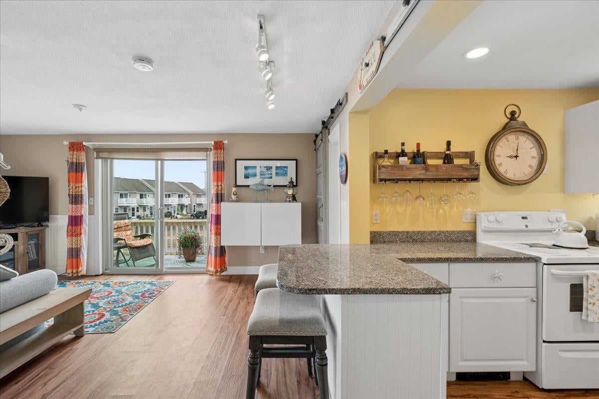 615 Ocean Boulevard 24