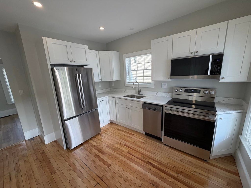Photo of 319 Jewett Street #1, Manchester, NH 03103 (MLS # 5113106)