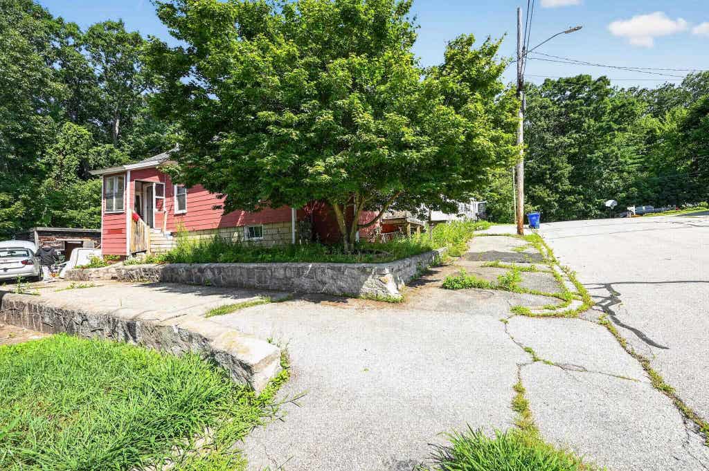 Photo of 226 Lafayette Street, Manchester, NH 03102 (MLS # 5101798)