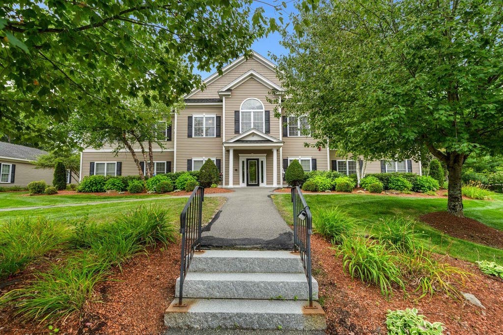 Photo of 17 Roundabout Way #5, Manchester, NH 03102 (MLS # 5106635)