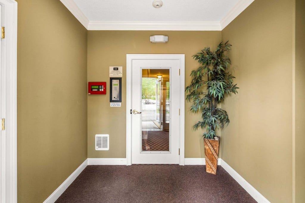 Photo of 17 Roundabout Way #5, Manchester, NH 03102 (MLS # 5106635)