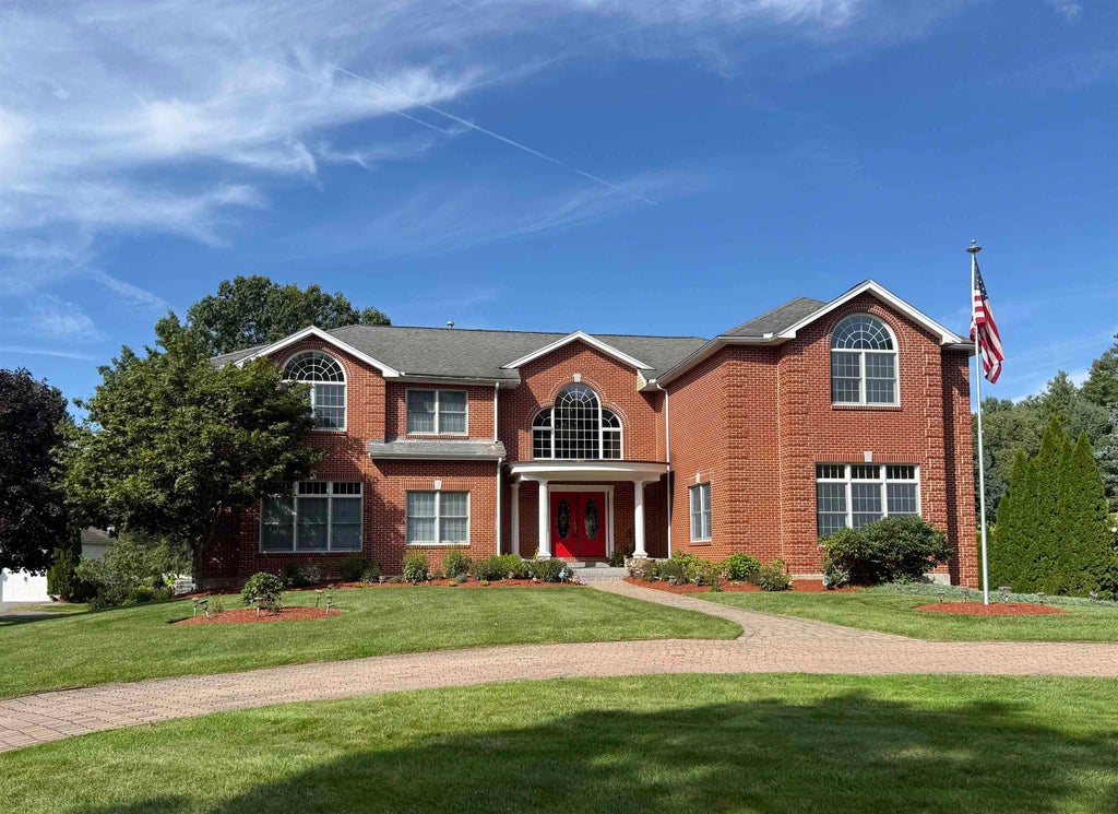 Photo of 5 Crestwood Lane, Nashua, NH 03062 (MLS # 5109620)