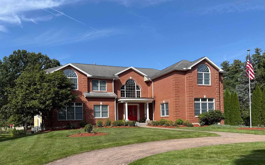 Photo of 5 Crestwood Lane, Nashua, NH 03062 (MLS # 5109620)