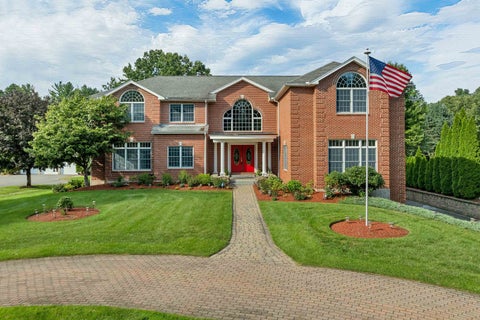 Photo of 5 Crestwood Lane, Nashua, NH 03062 (MLS # 5109620)