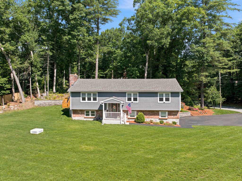 Photo of 19 Michael Avenue, Nashua, NH 03063 (MLS # 5097812)