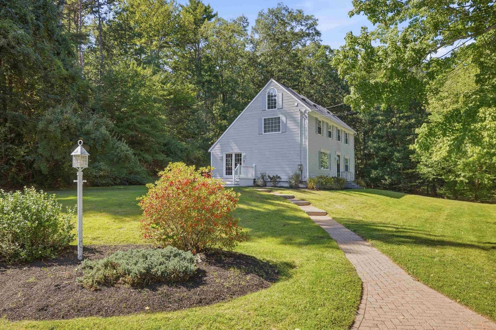 Photo of 8 Brookhaven Road, Kingston, NH 03848 (MLS # 5112479)