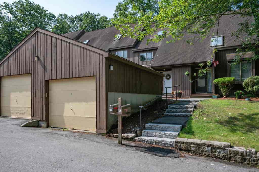 Photo of 21 Silverton Drive, Nashua, NH 03062 (MLS # 5101718)