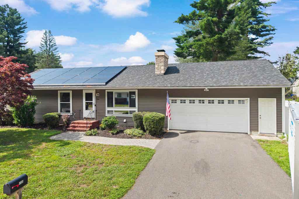 Photo of 156 Kenberma Street, Manchester, NH 03103 (MLS # 5104389)