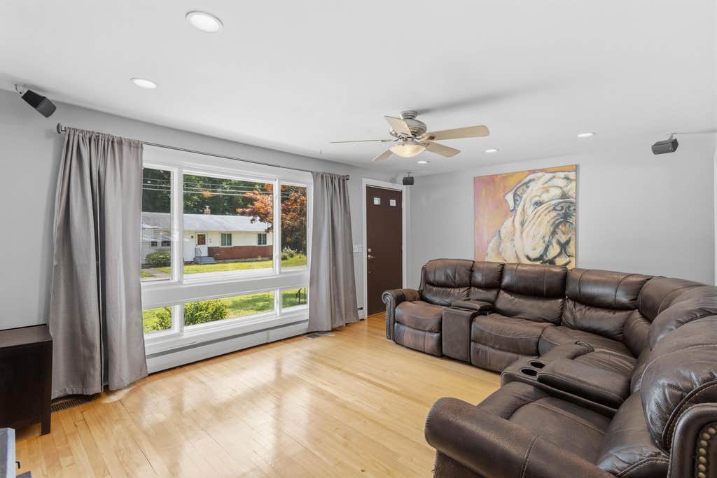 Photo of 156 Kenberma Street, Manchester, NH 03103 (MLS # 5104389)