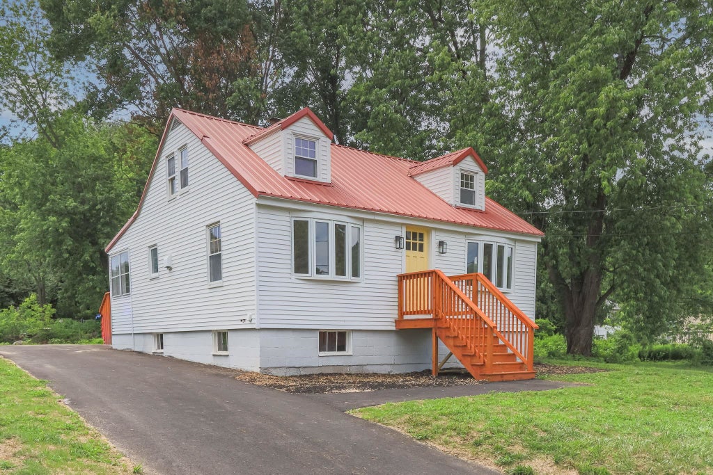 Photo of 30 Dawson Avenue, Manchester, NH 03104 (MLS # 5096964)