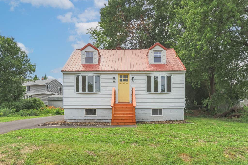 Photo of 30 Dawson Avenue, Manchester, NH 03104 (MLS # 5096964)