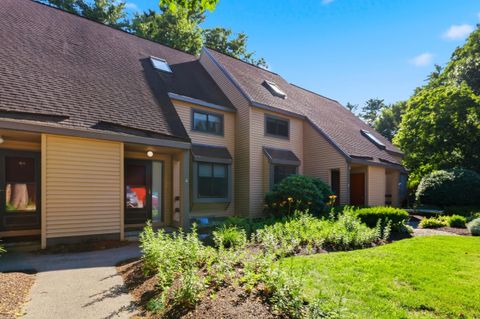 Photo of 4 Remington Court, Pembroke, NH 03275 (MLS # 5099806)