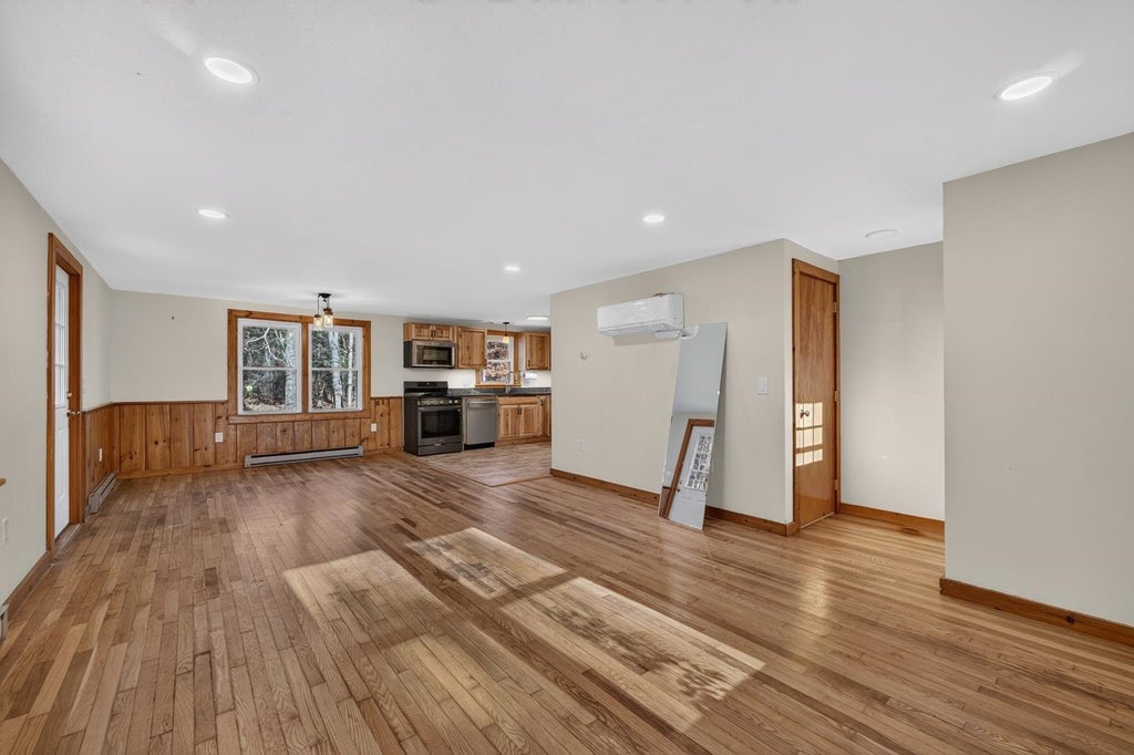Photo of 949 Manns Hill Road, Littleton, NH 03561 (MLS # 5116050)