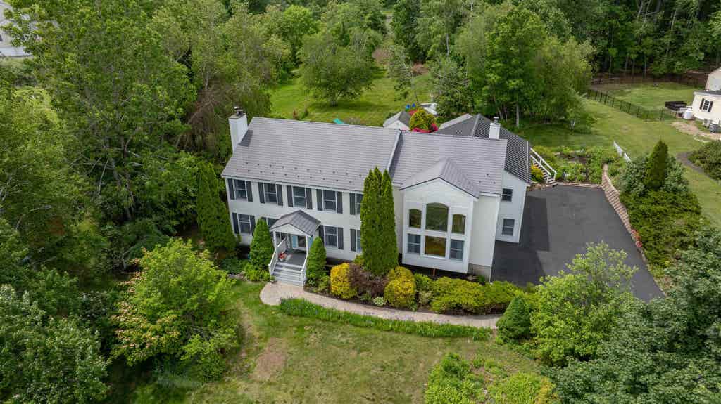 Photo of 7 Longview Circle, Pelham, NH 03076 (MLS # 5101562)