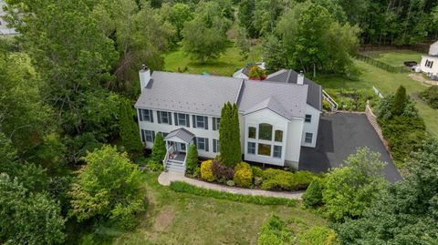 Photo of 7 Longview Circle, Pelham, NH 03076 (MLS # 5101562)