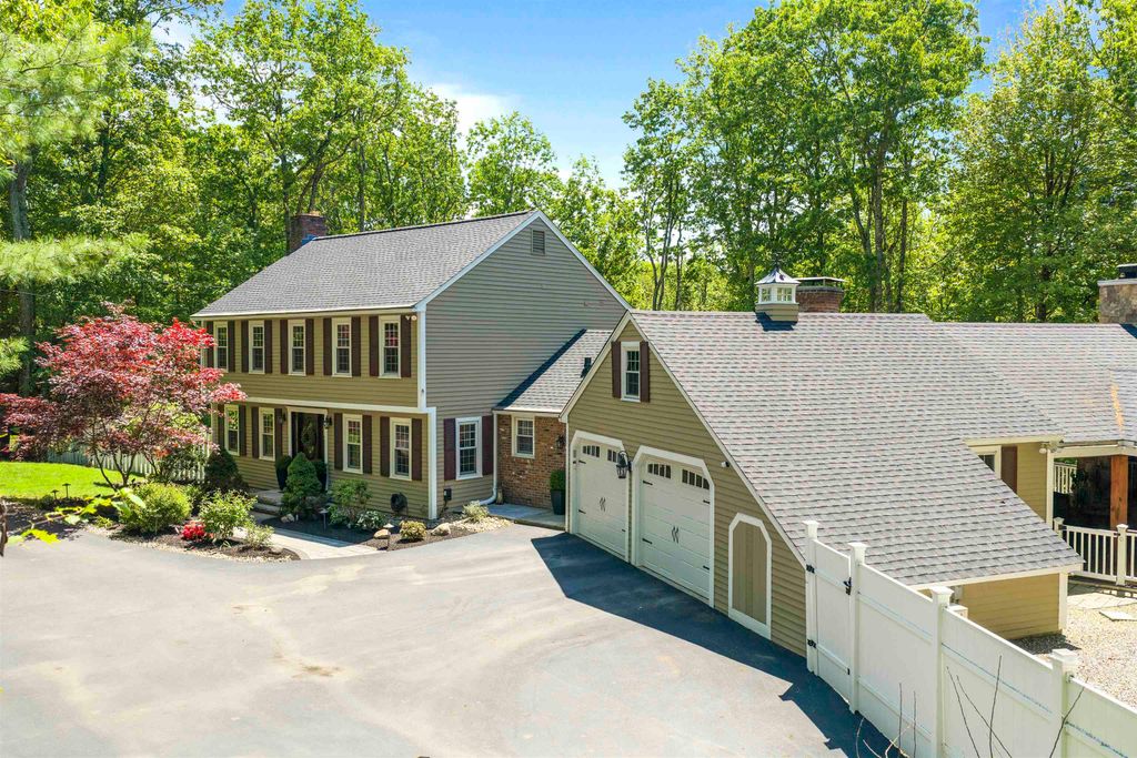 Photo of 37 Birchwood Circle, Bedford, NH 03110 (MLS # 5091625)