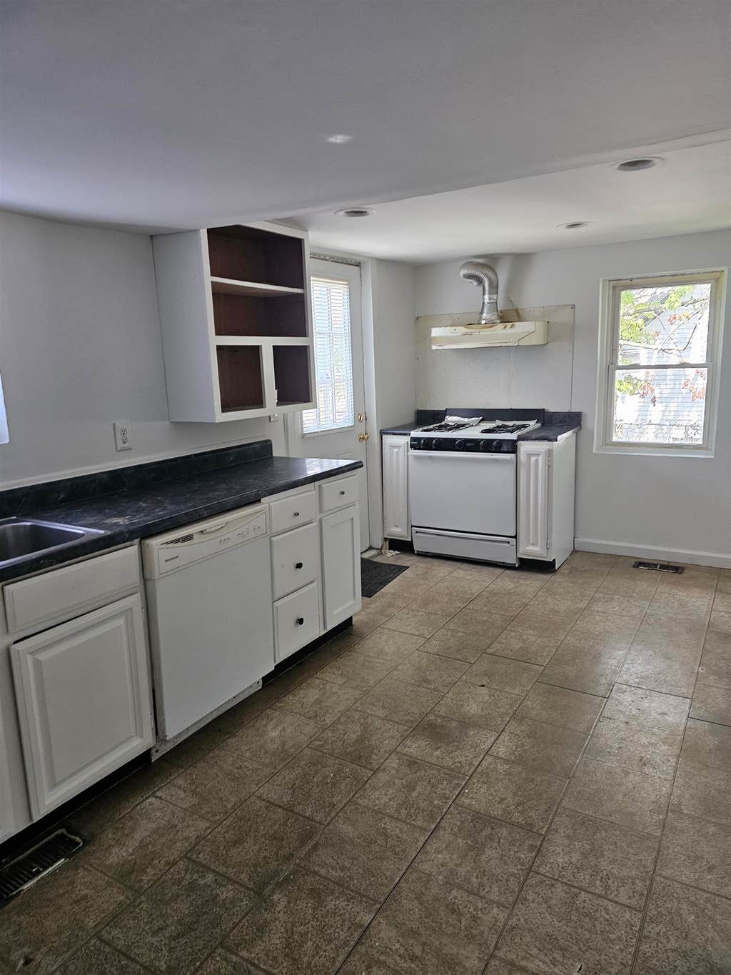 Photo of 88 Jackson Street, Nashua, NH 03060 (MLS # 5105194)
