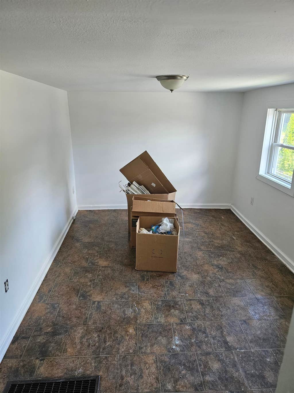 Photo of 88 Jackson Street, Nashua, NH 03060 (MLS # 5105194)