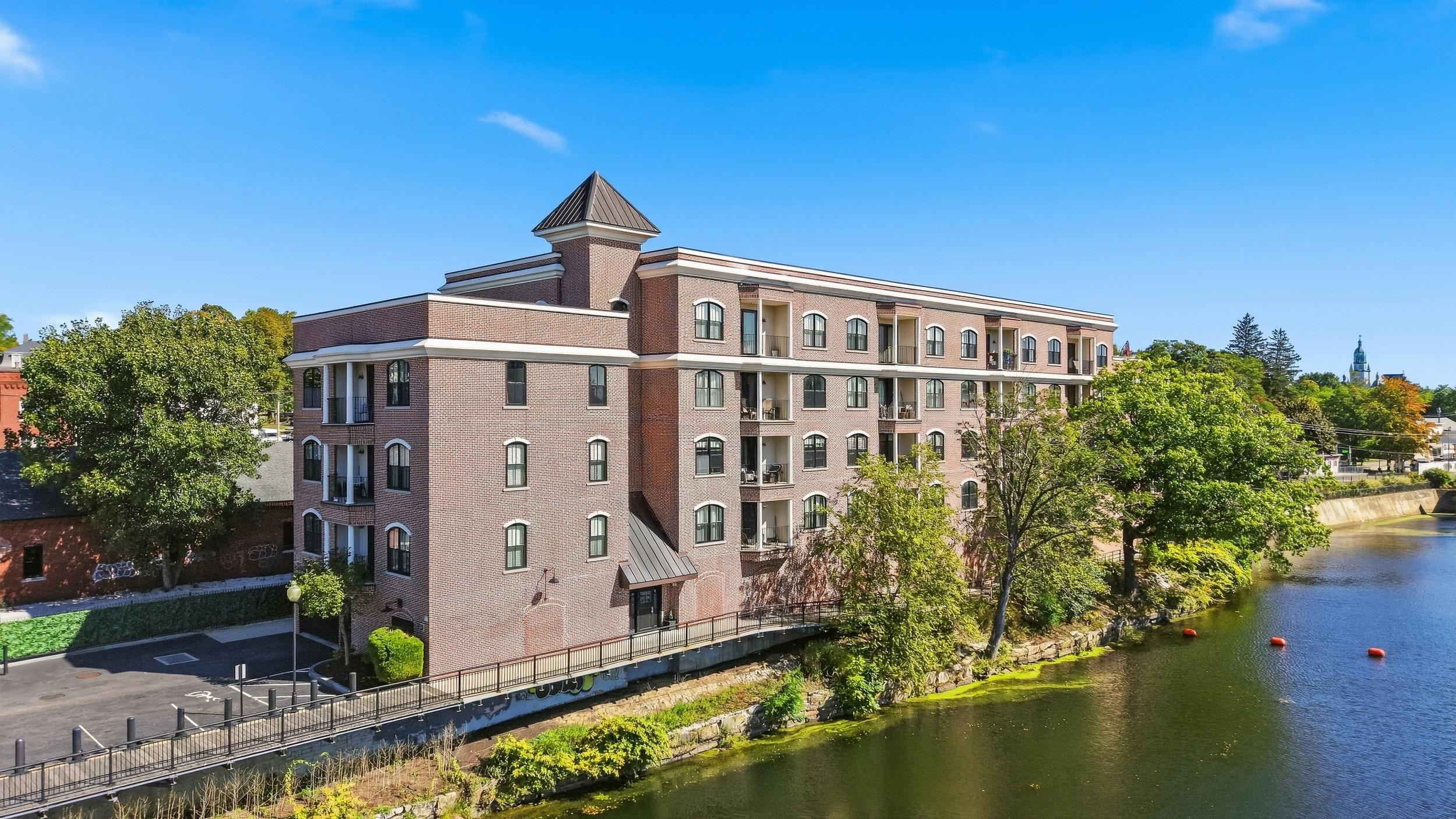 52 Main Street 404