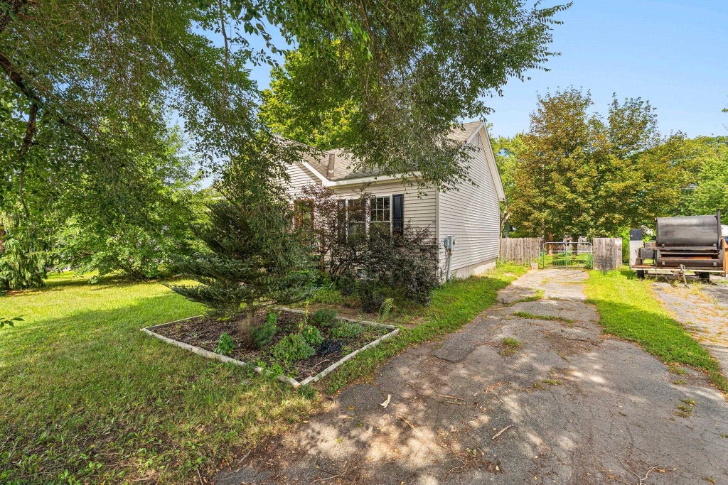 Photo of 183 Maple Avenue, Claremont, NH 03743 (MLS # 5110574)