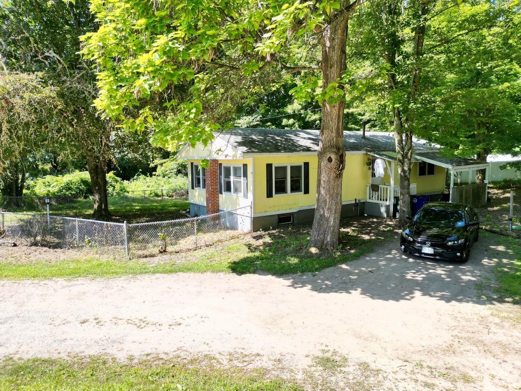 Photo of 14 Pleasant Street, Goffstown, NH 03045 (MLS # 5107804)