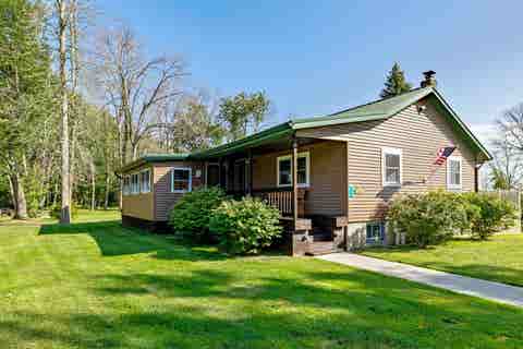Photo of 314 Cameron Drive, Alburgh, VT 05440 (MLS # 5106757)