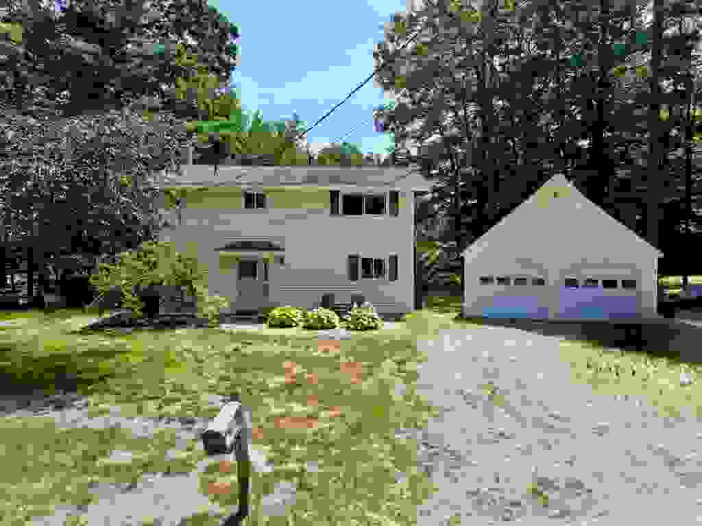Photo of 10 Belmont Drive, Barnstead, NH 03225 (MLS # 5103124)