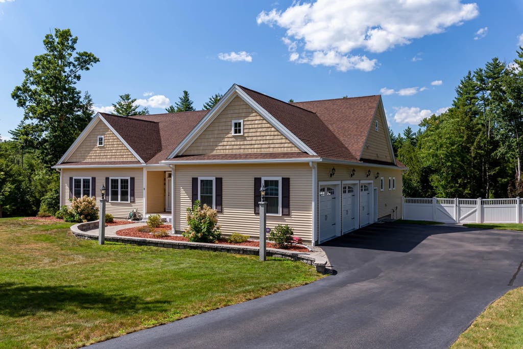 Photo of 9 Windy Hollow Circle, Merrimack, NH 03054 (MLS # 5097744)