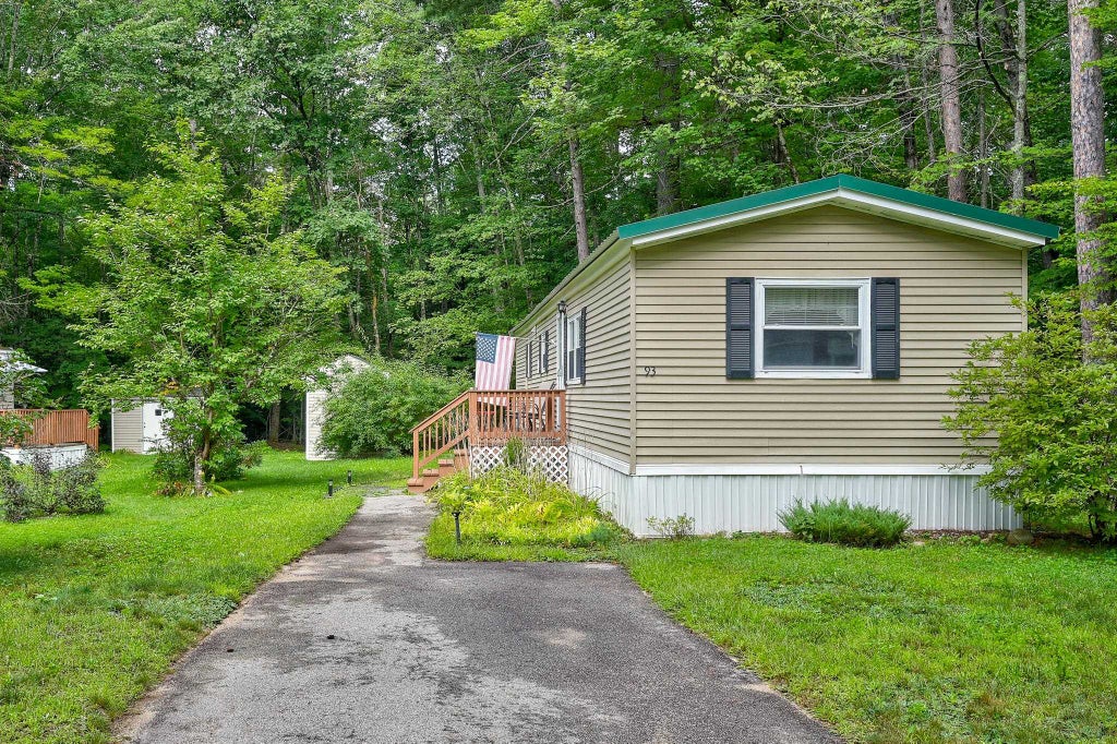 Photo of 93 Eagle Ledge Loop, Conway, NH 03813 (MLS # 5106937)