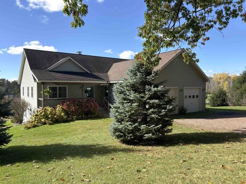 Photo of 9 Old Farm Road, South Hero, VT 05486 (MLS # 5114662)