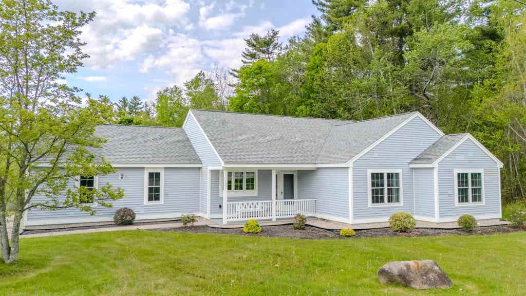 Photo of 2 Highland View Lane, Holderness, NH 03245 (MLS # 5103108)