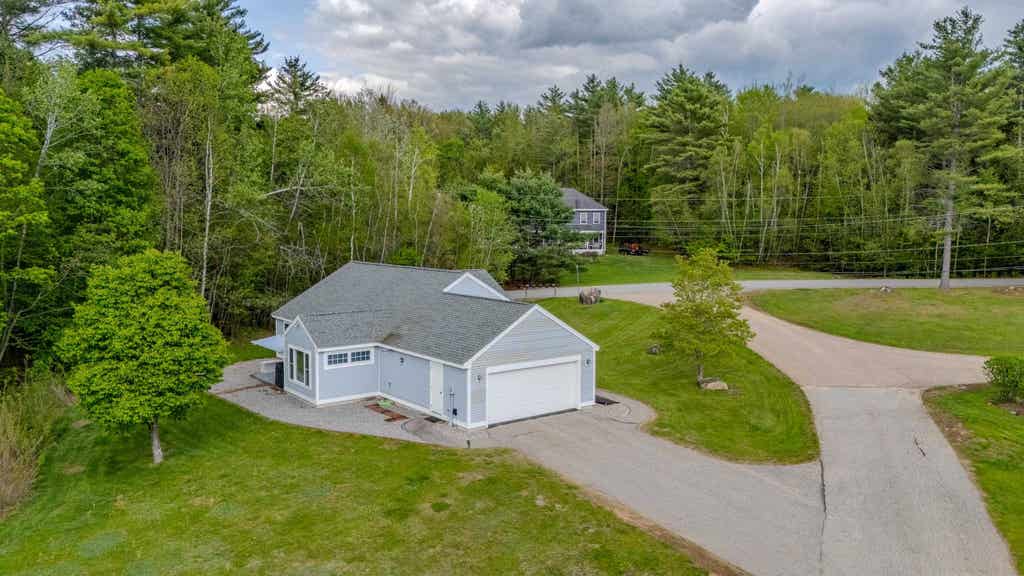 Photo of 2 Highland View Lane, Holderness, NH 03245 (MLS # 5103108)