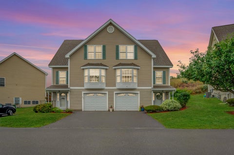 Photo of 10 Canterberry Court #B, Hudson, NH 03051 (MLS # 5102726)