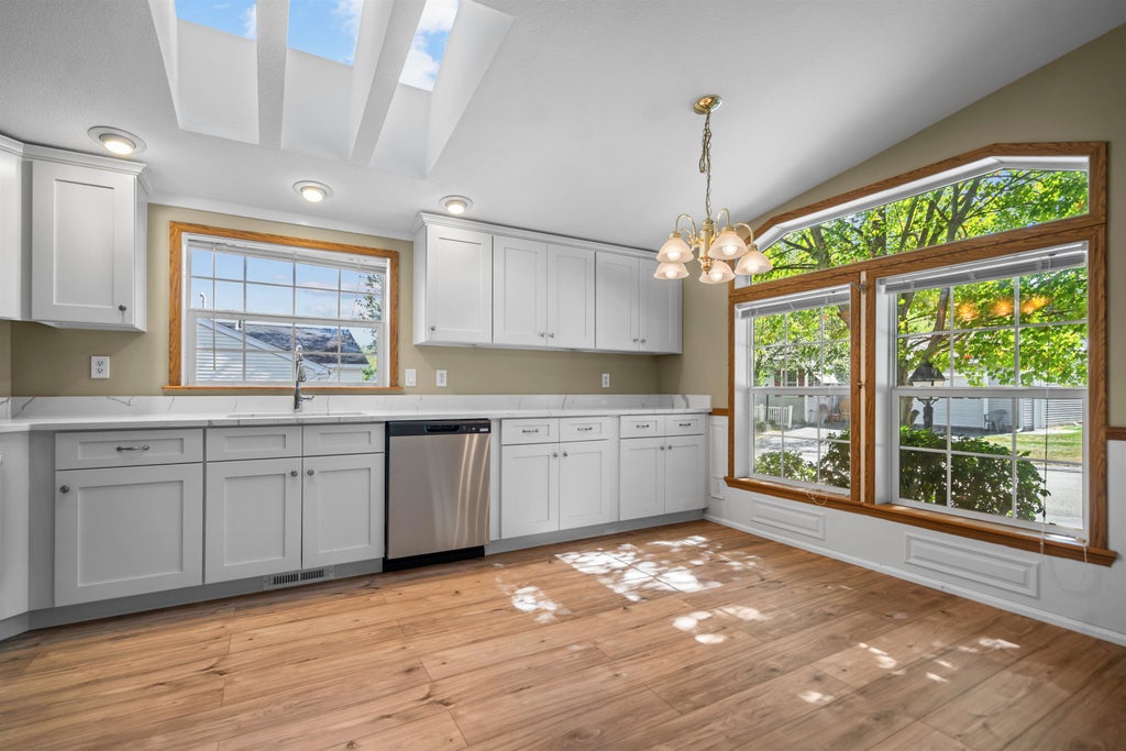 Photo of 17 Heritage Way, Manchester, NH 03104 (MLS # 5109487)