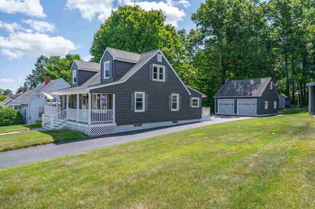 Photo of 565 Vinton Street, Manchester, NH 03103 (MLS # 5104499)