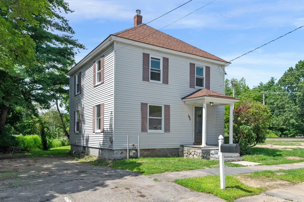 Photo of 142 Main Street, Plaistow, NH 03865 (MLS # 5104326)