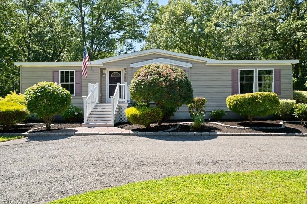 Photo of 90 Alison Drive, Seabrook, NH 03874 (MLS # 5103570)