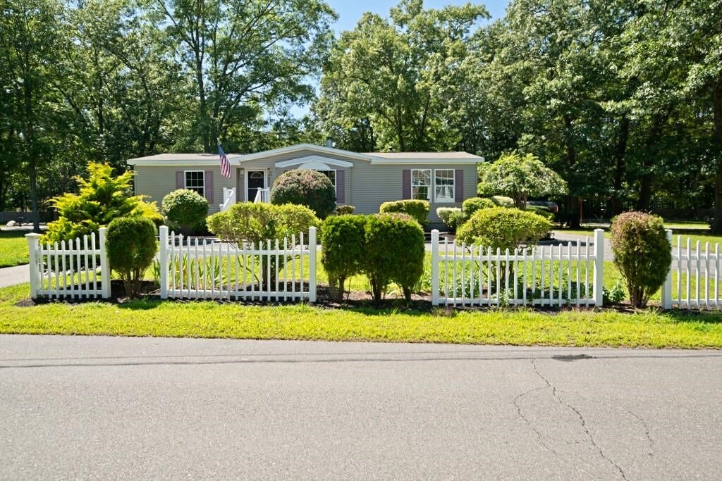 Photo of 90 Alison Drive, Seabrook, NH 03874 (MLS # 5103570)