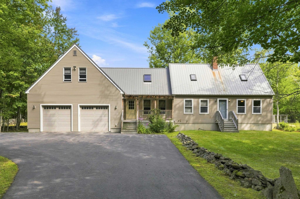 Photo of 24 Little Lane, Dunbarton, NH 03046 (MLS # 5107406)