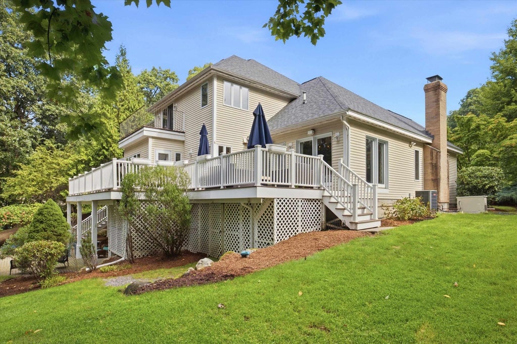 Photo of 48 Colonel Daniels Drive, Bedford, NH 03110 (MLS # 5110524)