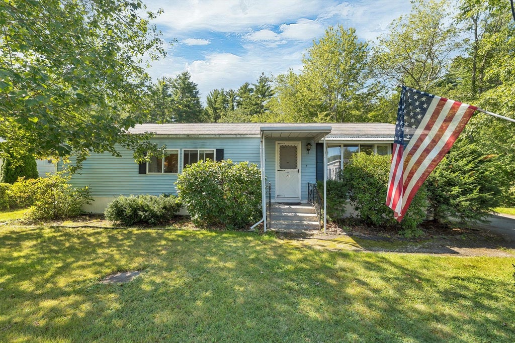 Photo of 21 Sir Lancelot Drive, Exeter, NH 03833 (MLS # 5109996)
