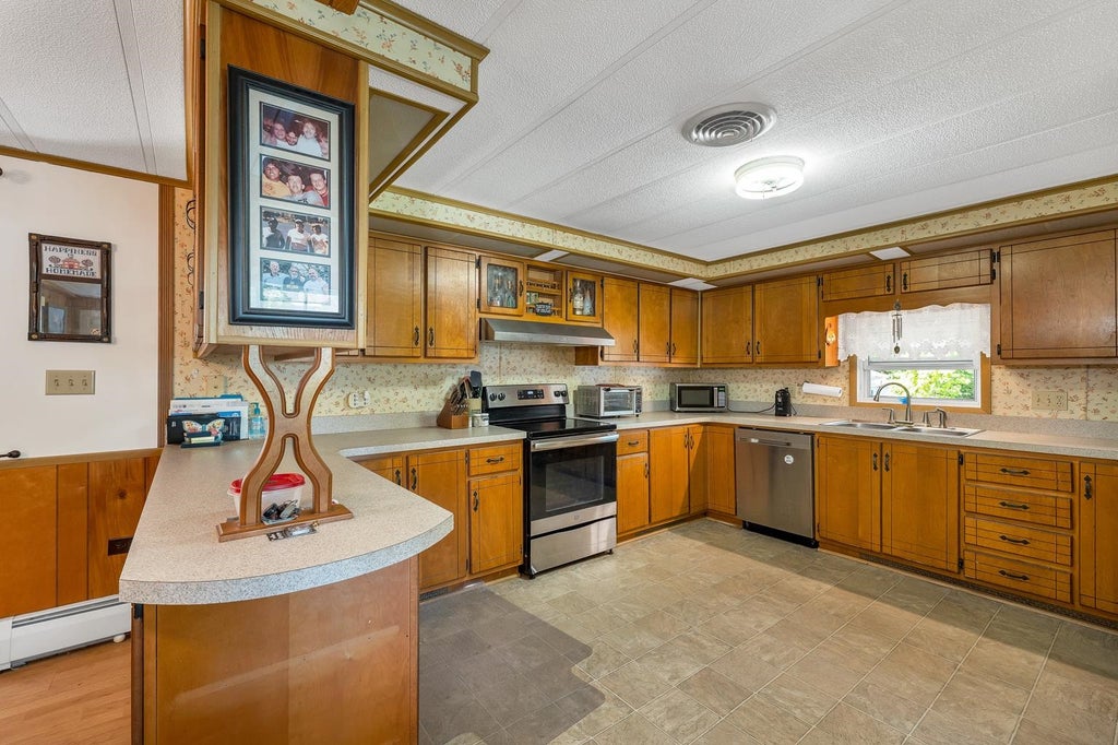 Photo of 21 Sir Lancelot Drive, Exeter, NH 03833 (MLS # 5109996)